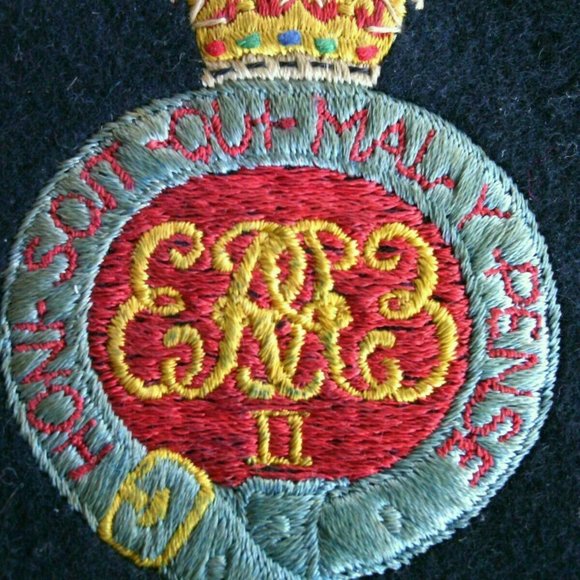 Vintage Royal Grenadier Guards Embroidered Gold Silver Blazer Badge Pocket Patch - Picture 3 of 16
